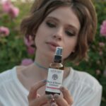 toner natural cu apa florala de trandafiri